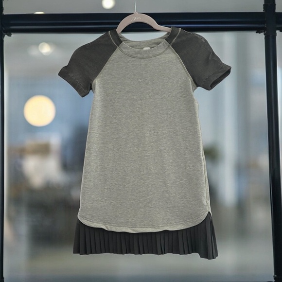 Ivivva Girls Short Sleeve Gray Casual Dress With Cute Ruffle Detail. Size 8. - Picture 2 of 6